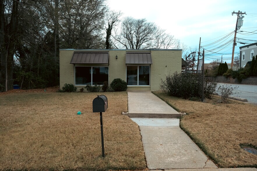 More Photos Of 12 Sevier St, Greenville Freestanding For Lease