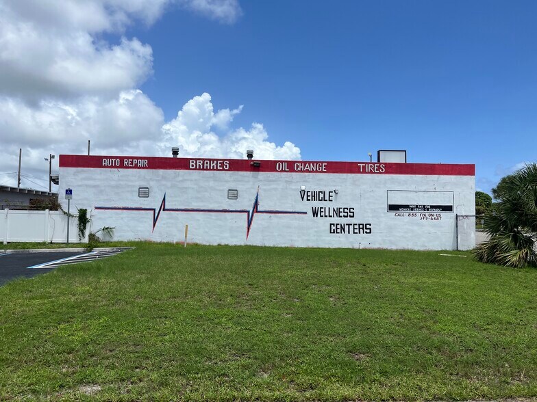 More Photos Of 1917 N Dixie Hwy, West Palm Beach Storefront Retail Office For Lease