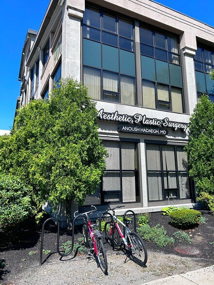 More Photos Of 900 Cummings Ctr, Beverly Medical For Lease