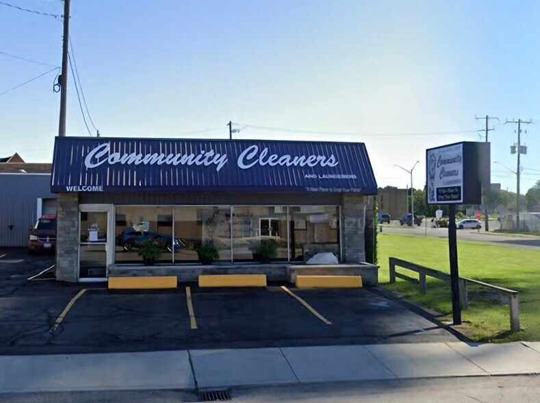 Primary Photo Of 145 Queen St, Chatham Storefront For Sale