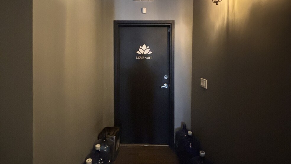 More Photos Of 2014-2036 S Michigan Ave, Chicago Office Residential For Lease