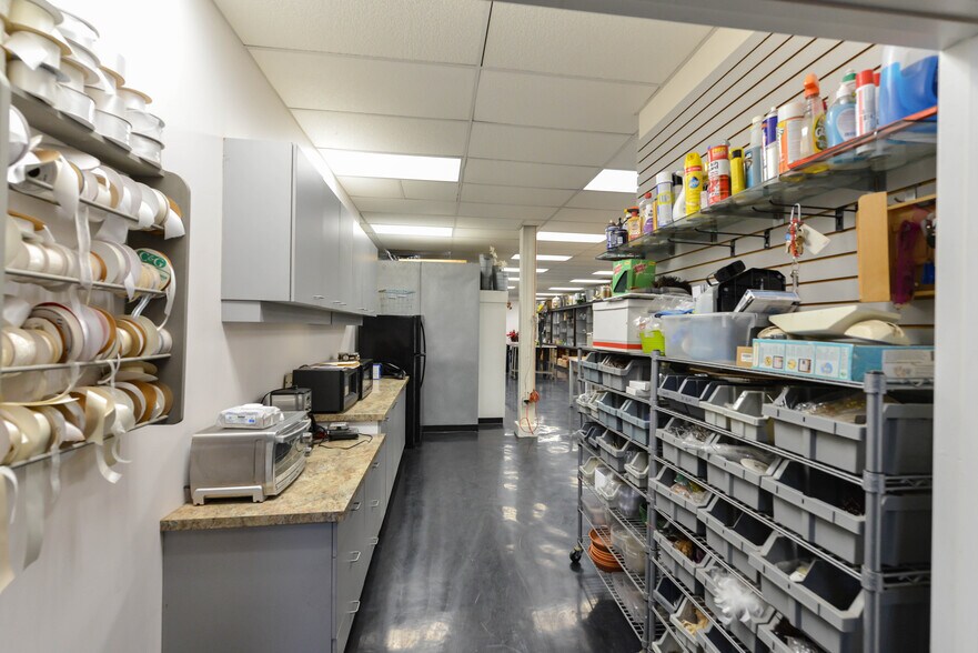 More Photos Of 2734 Lasalle St, Saint Louis Showroom For Sale