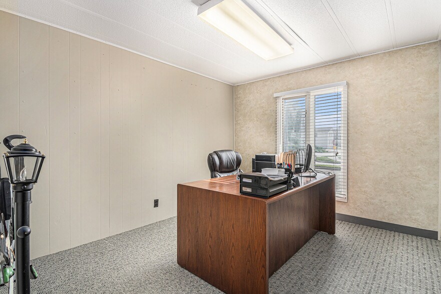 More Photos Of 302 S 74th St, Omaha Office For Sale