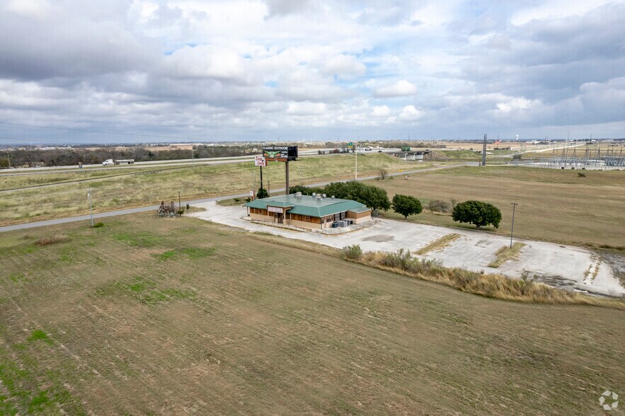 More Photos Of 1575 W Interstate 10, Seguin Restaurant For Lease