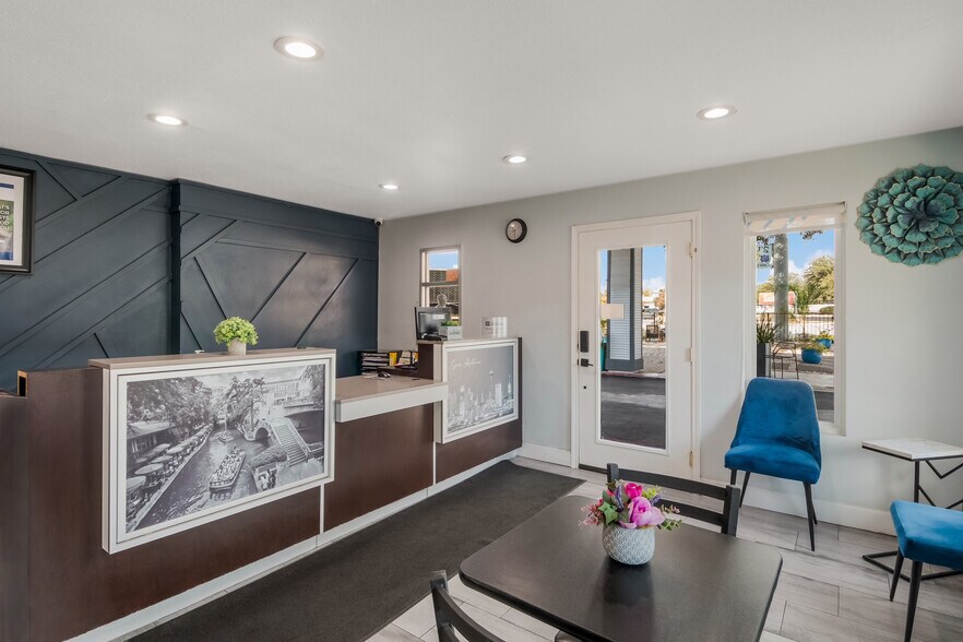 Primary Photo Of 900 N Main Ave, San Antonio Hotel For Sale