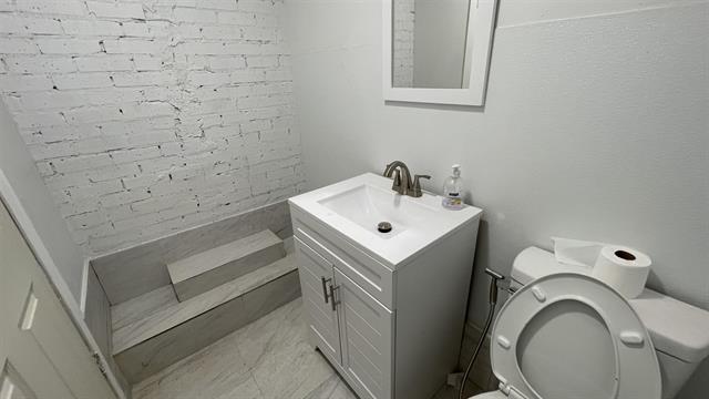 More Photos Of 1215 Farragut St, Laredo Storefront For Lease