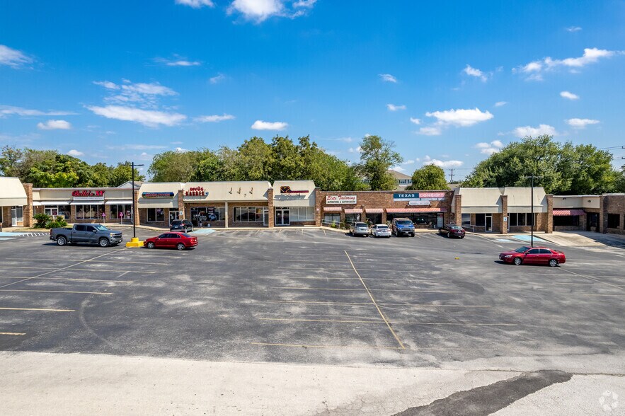More Photos Of 7007 Bandera Rd, San Antonio Unknown For Sale