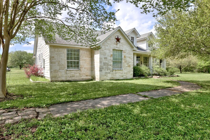 More Photos Of 18135 N Highway 75, Willis Specialty For Sale