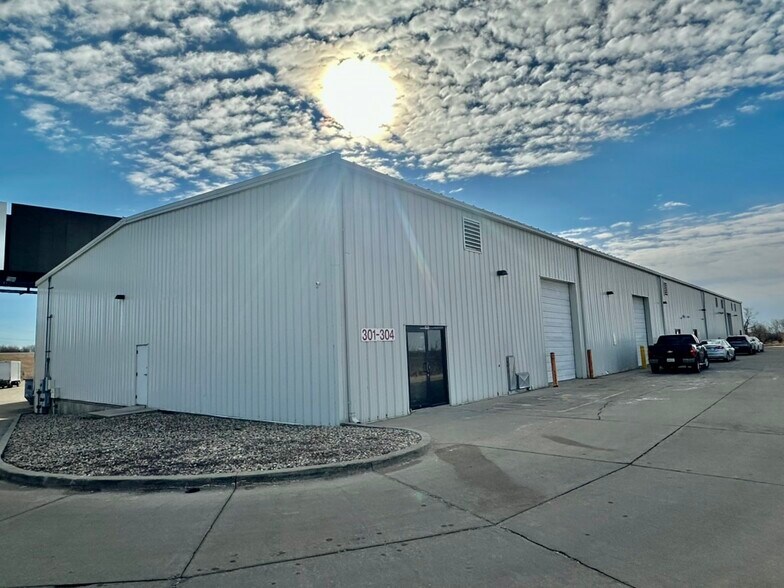 Primary Photo Of 3 Quest Dr, Bloomington Warehouse For Lease