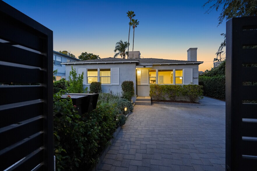 More Photos Of 5438-5440 Colfax Ave, Valley Village Apartments For Sale