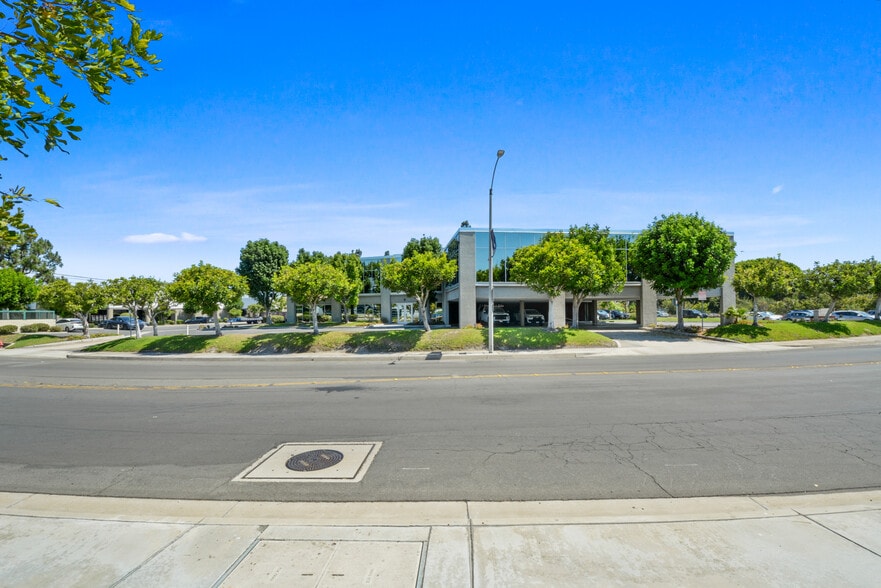 More Photos Of 4001 E La Palma Ave, Anaheim Office For Sale