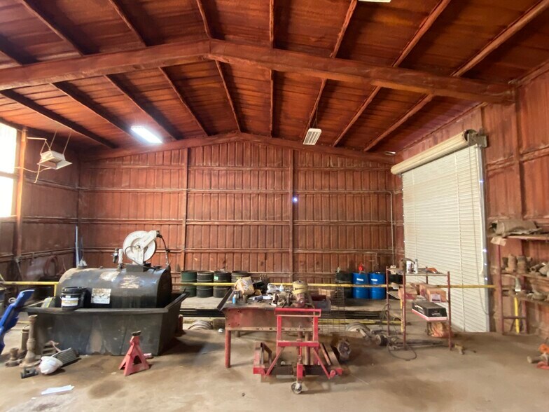 More Photos Of 2306 E Broadway St, Sweetwater Truck Terminal For Lease