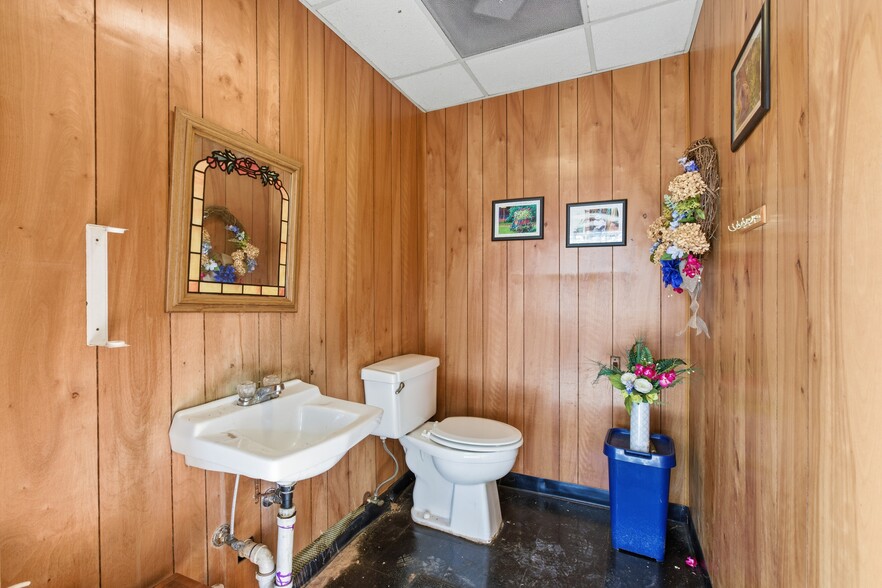 More Photos Of 36 Mize Rd, Toccoa Light Manufacturing For Sale