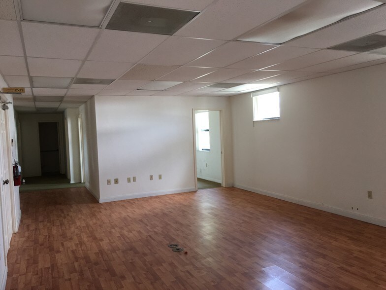 More Photos Of 27725 Old US Highway 41, Bonita Springs Office For Lease