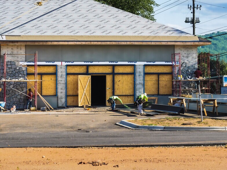 More Photos Of 1874 Brevard Rd, Arden Storefront Retail Office For Lease