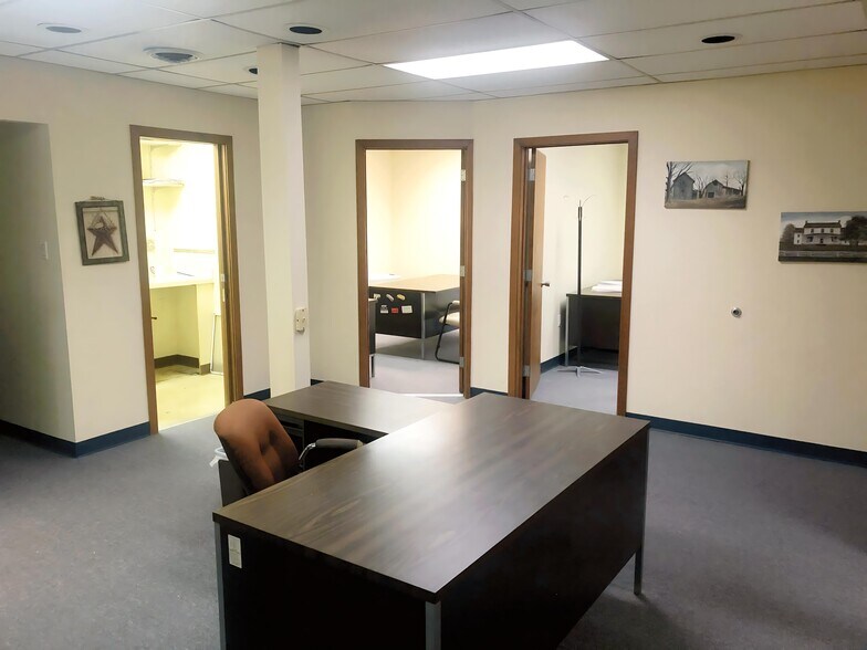 More Photos Of 25 Milltown Rd, Wilmington Storefront Retail Office For Lease