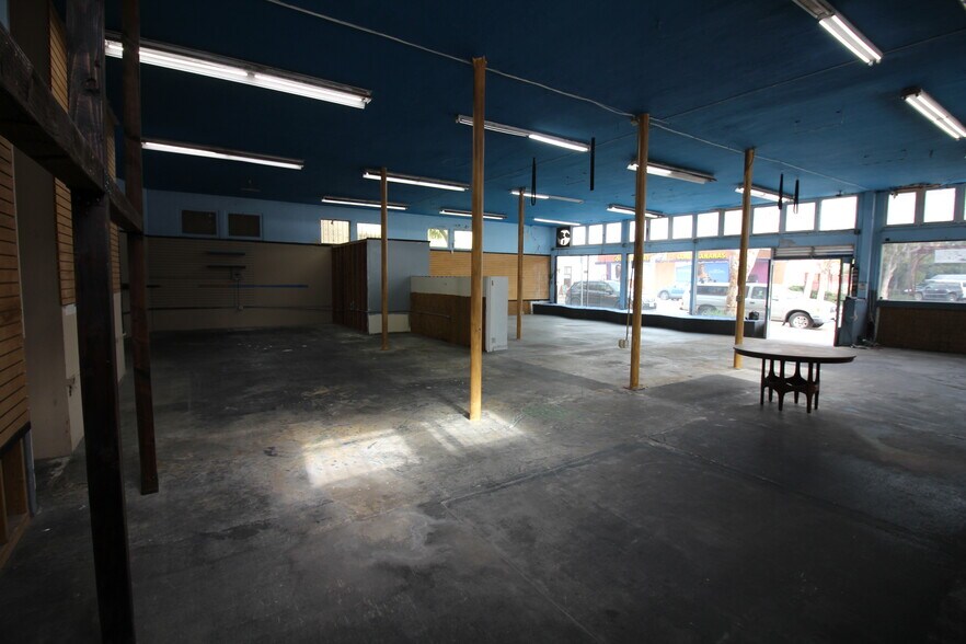 More Photos Of 3780 Mission Blvd, San Diego General Retail For Lease