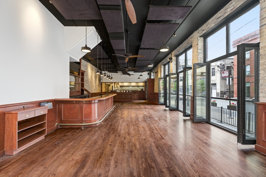 More Photos Of 1023 W Lake St, Chicago General Retail For Lease