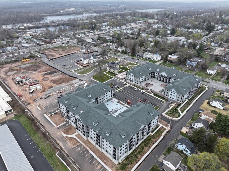 More Photos Of Main St, Portland Unknown For Lease