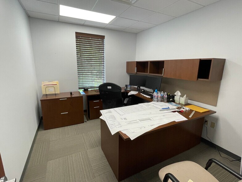 More Photos Of 11511 N Garden St, Houston Office Residential For Sale