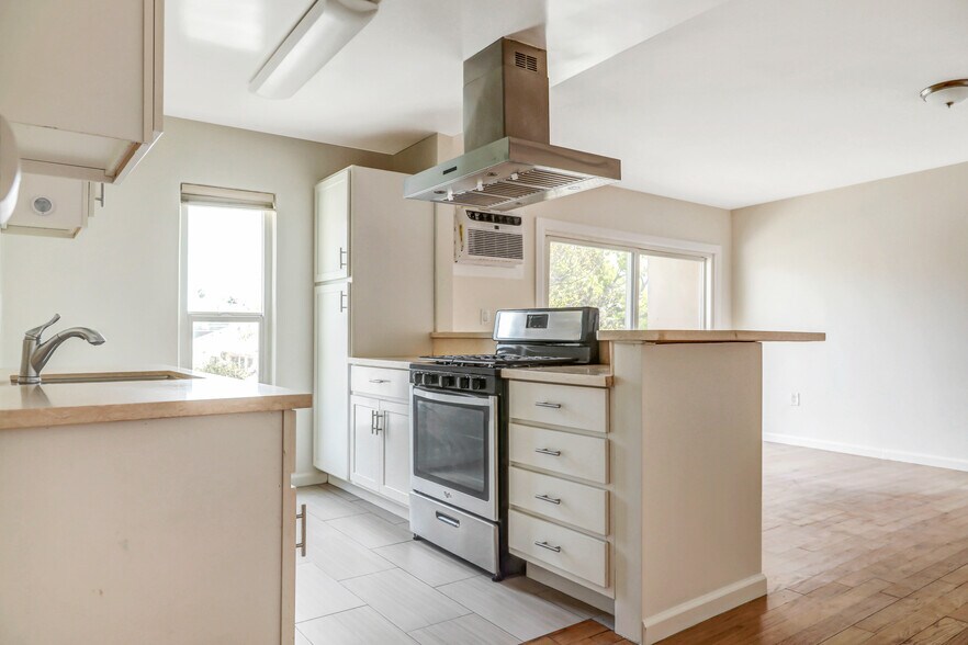 More Photos Of 423 N Harvard Blvd, Los Angeles Apartments For Sale