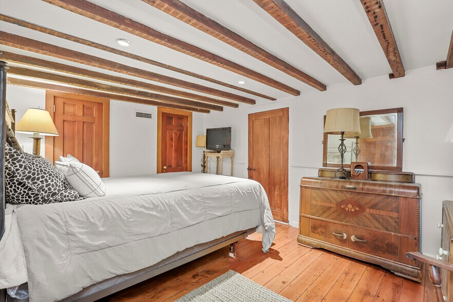 More Photos Of 47 Hollow Tree Ridge Rd, Darien Apartments For Sale