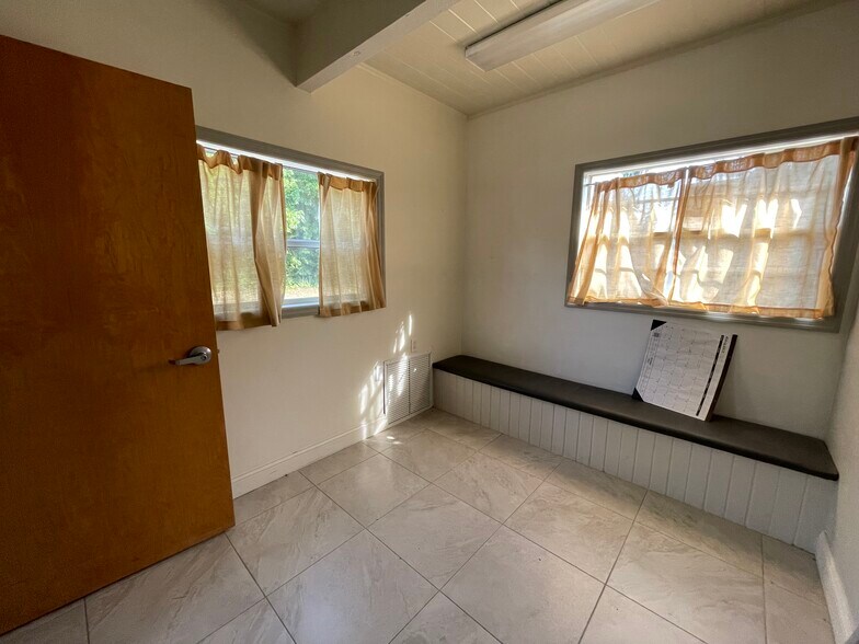 More Photos Of 5205 County Road 171, Wildwood Office For Sale