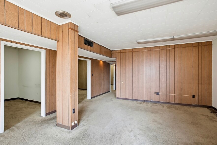 More Photos Of 14 W Saratoga St, Baltimore Office For Sale