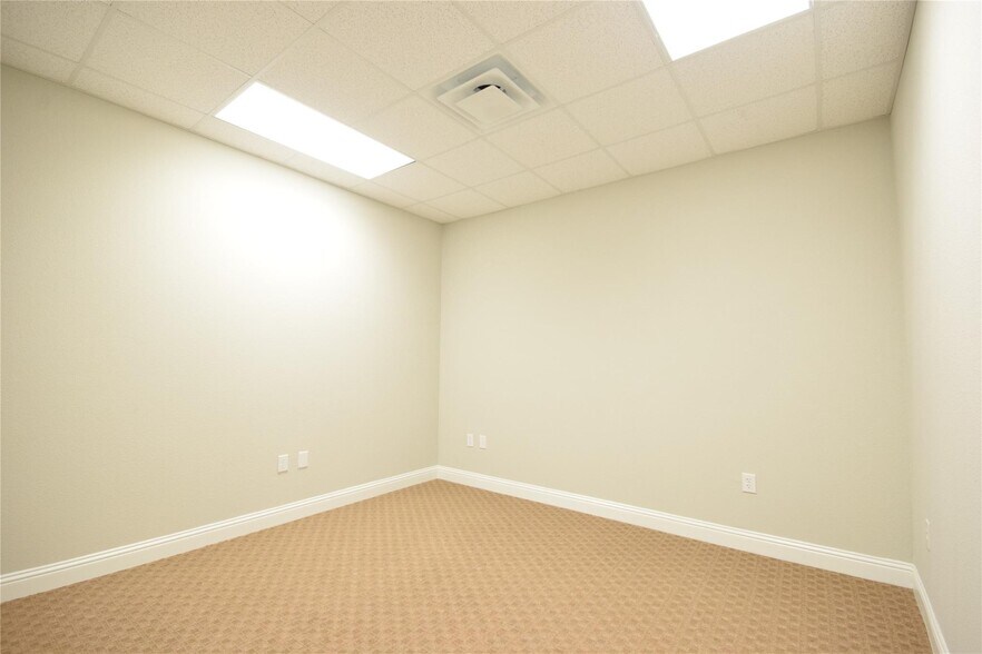 More Photos Of 3900 S Stonebridge Dr, McKinney Medical For Lease