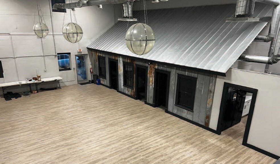 More Photos Of 822 W Central Blvd, Orlando Flex For Lease