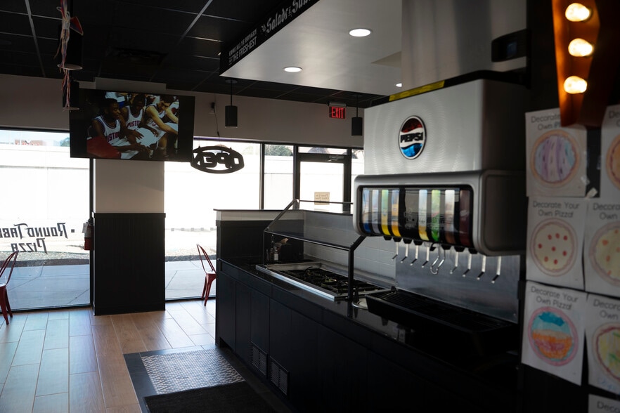 More Photos Of 11040 W IH-10, San Antonio Restaurant For Lease