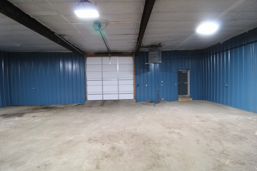 More Photos Of 1025 S 11th St, Kansas City Warehouse For Lease
