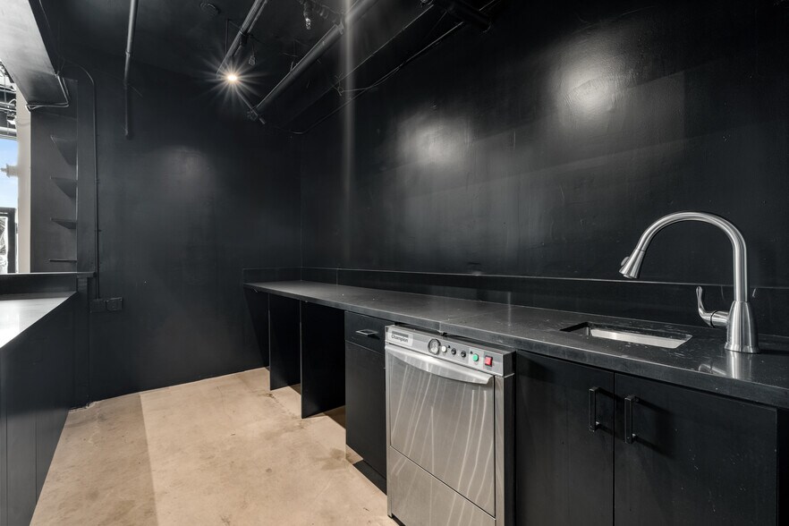 More Photos Of 950 S Broadway, Los Angeles Office For Lease