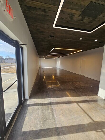 More Photos Of 2121 S 7th St, Council Bluffs Light Distribution For Sale