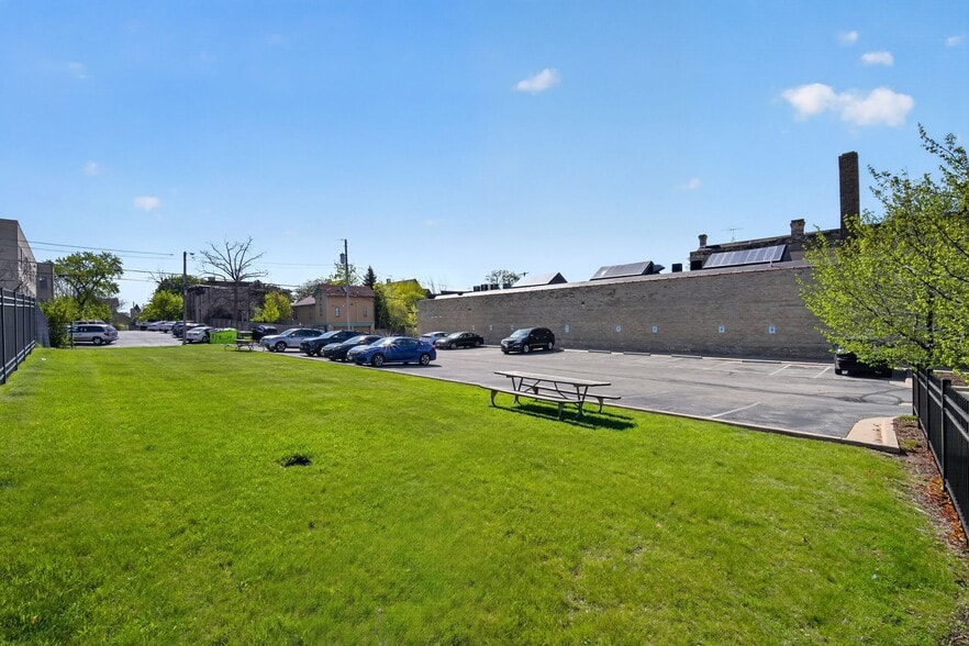 More Photos Of 1818 N Dr Martin Luther King Jr Dr, Milwaukee Office For Sale
