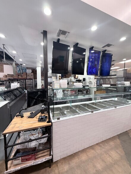 More Photos Of 8856-8858 W Pico Blvd, Los Angeles Storefront Retail Office For Lease