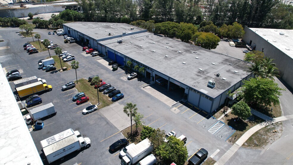 More Photos Of 16401-16413 NW 8th Ave, Miami Distribution For Lease