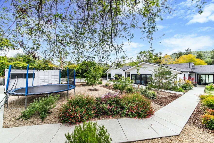 More Photos Of 1865 El Monte Dr, Thousand Oaks Apartments For Sale