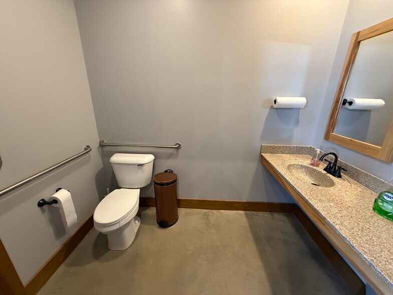 More Photos Of 805 Atlantic Ave, Franklin Light Manufacturing For Sale