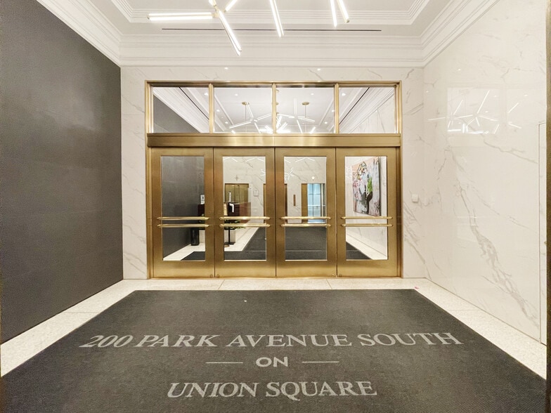 More Photos Of 200 Park Ave S, New York Office For Lease