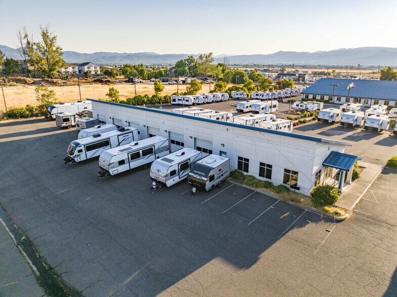 More Photos Of 1600 Coker Butte Rd, Medford Flex For Sale