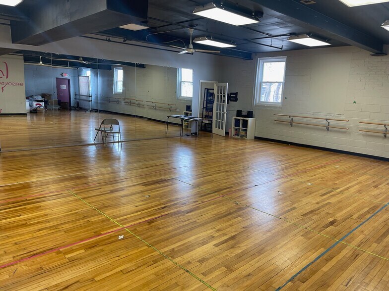 More Photos Of 10 Squirrelwood Rd, Woodland Park Warehouse For Lease