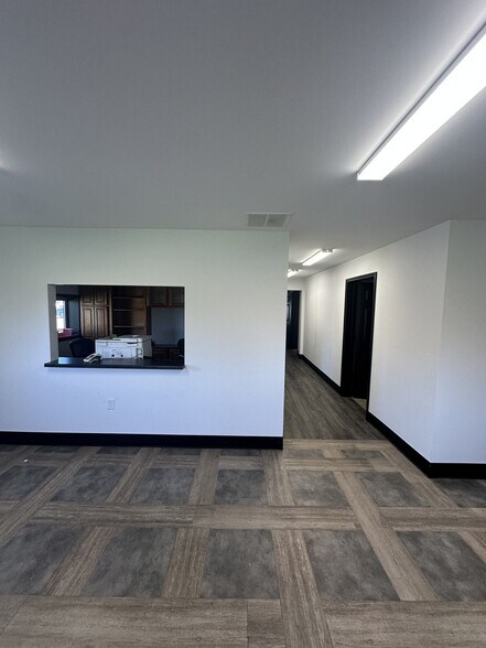 More Photos Of 1680-1690 E Porter St, Crown Point Warehouse For Lease