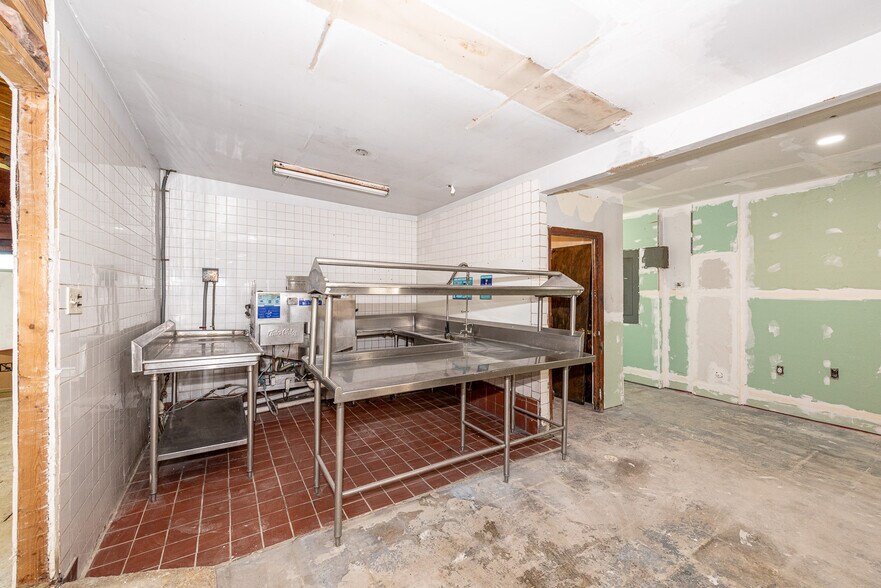 More Photos Of 8123 E Lamar Alexander Pky, Townsend Restaurant For Sale