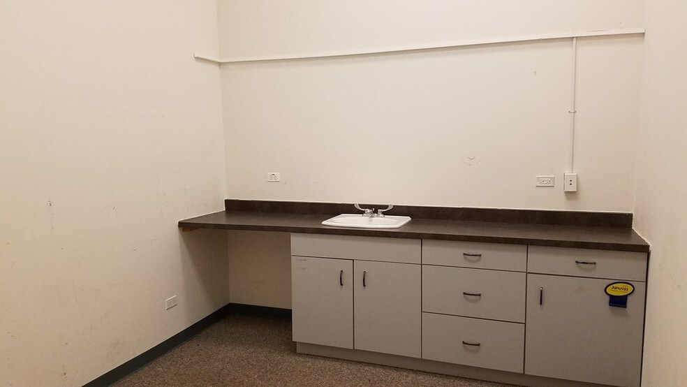 More Photos Of 2601-2709 W Grand Ave, Waukegan Unknown For Lease