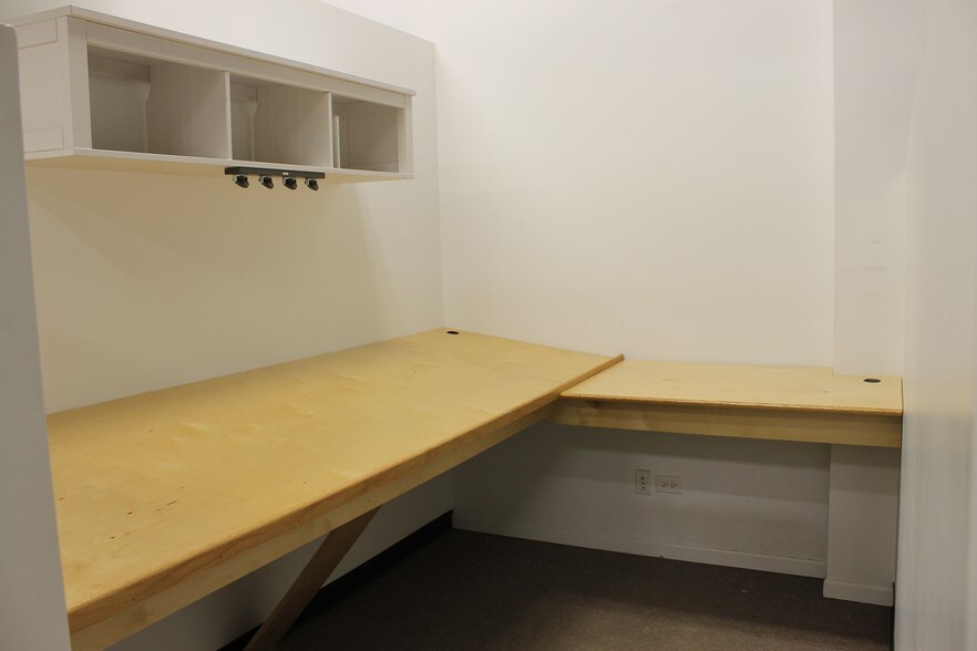 More Photos Of 5066-5070 N Kimberly Ave, Chicago Manufacturing For Lease