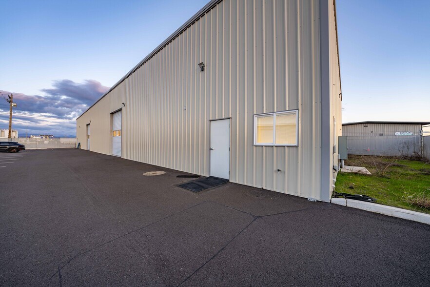 More Photos Of 188 Salmon Way, White City Industrial For Sale