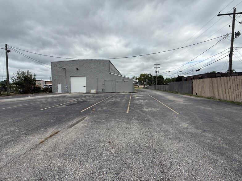 More Photos Of 3875-3883 E Livingston Ave, Columbus Warehouse For Lease