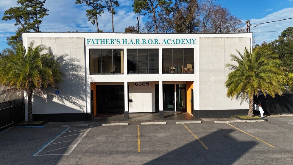 Primary Photo Of 6565 Beach Blvd, Jacksonville Loft Creative Space For Lease