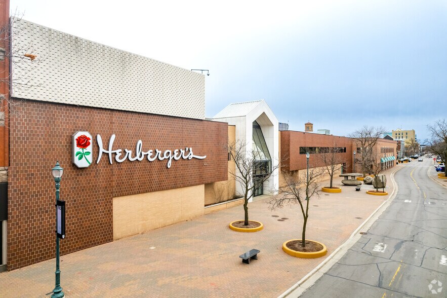 More Photos Of 600-660 W Saint Germain St, Saint Cloud Freestanding For Sale